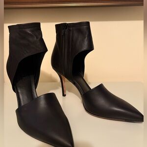 Stunning Vince Cristina Black Pumps. New, Size 9, 3 inch heels.